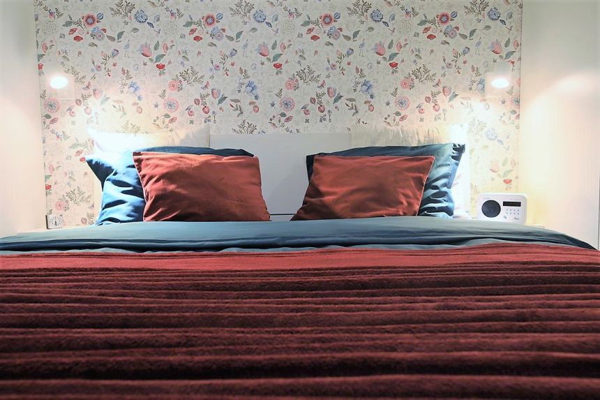 Obrázek - Realizácia spálne s luxusnou kvetinovou tapetou od Eijffinger