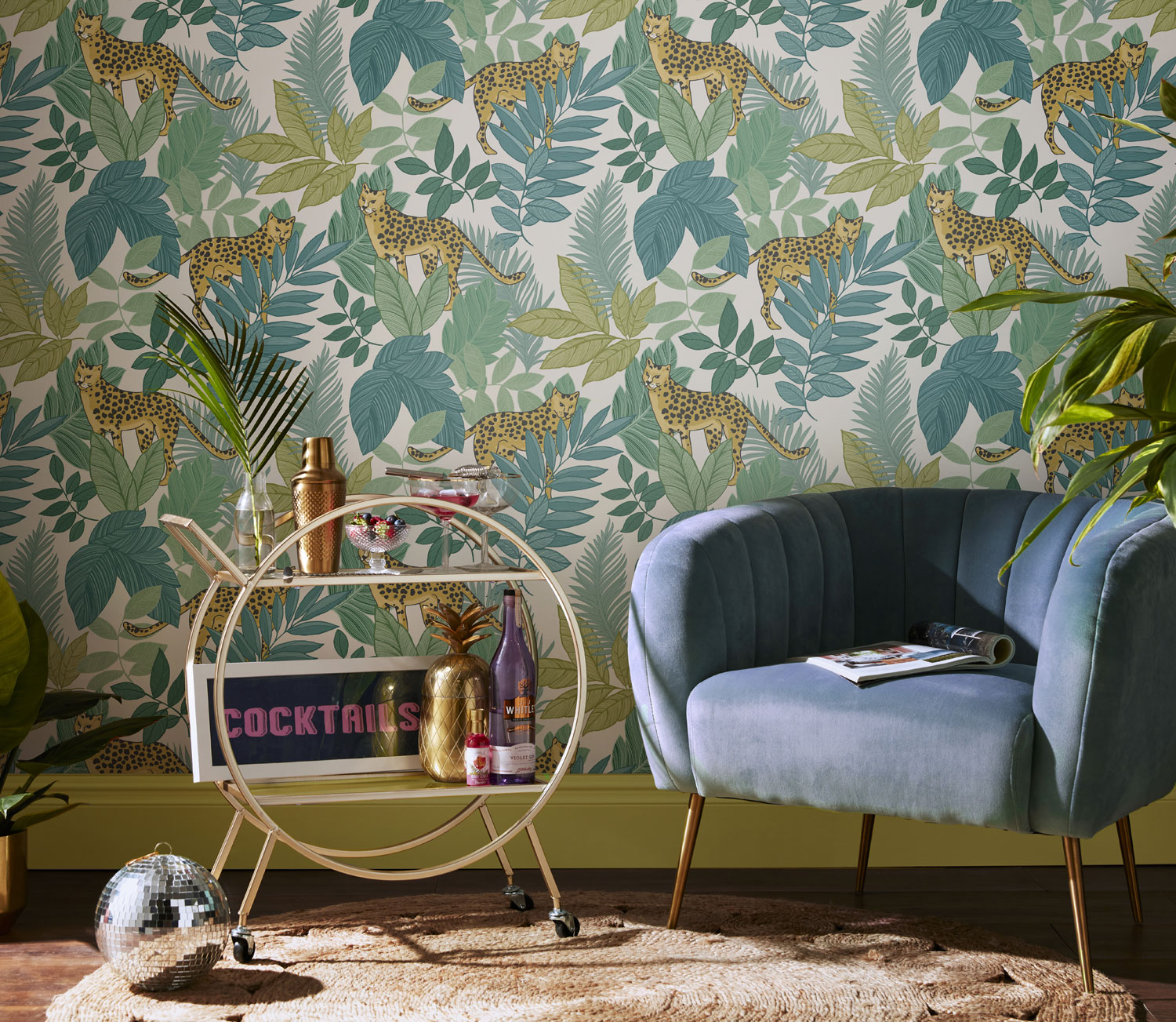 Biela vliesová tapeta s leopardmi a listami, 118733, Envy