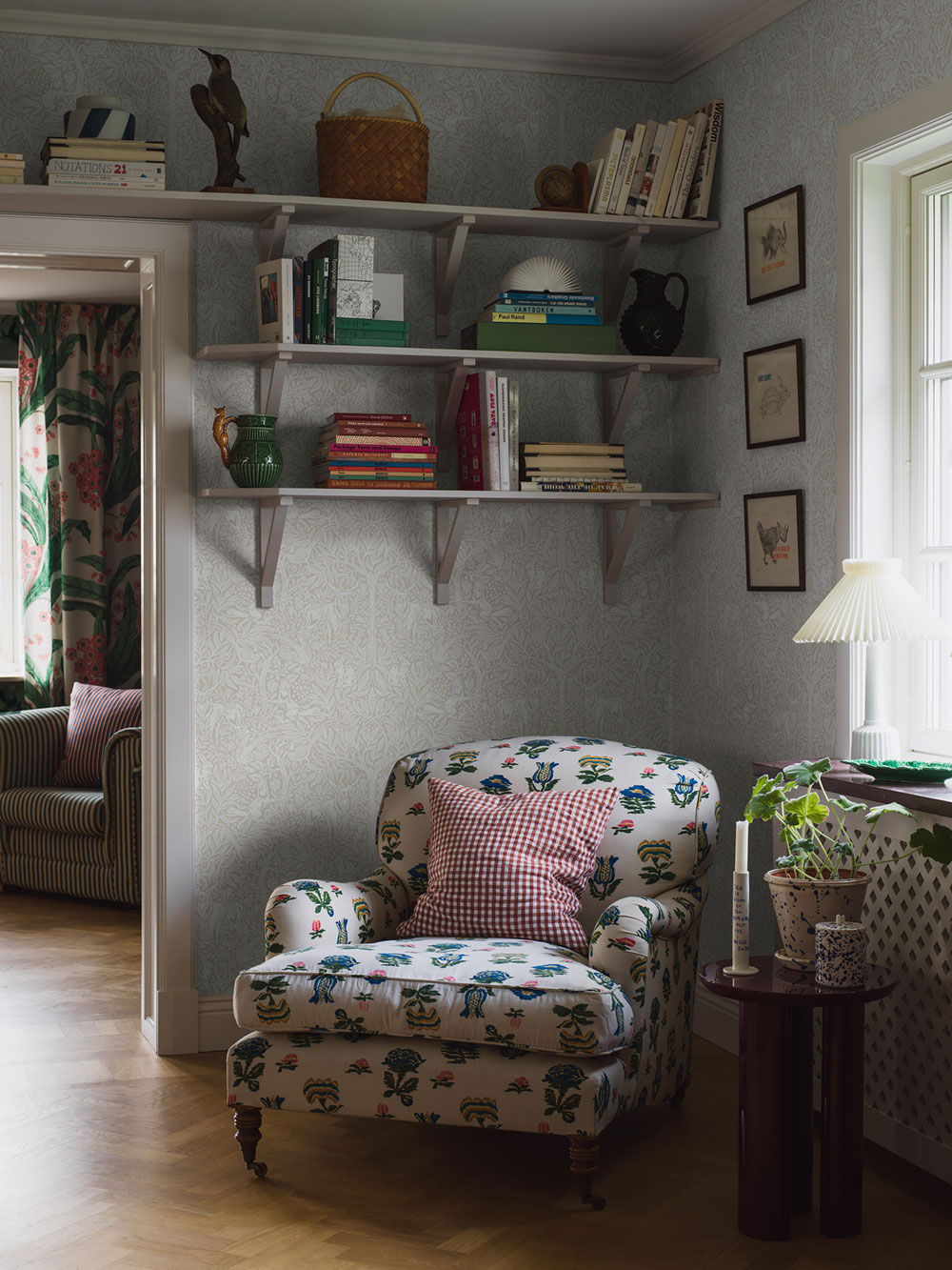 Tapeta na stenu, béžová, stromy, listy, zvieratá, 4824, New Heritage, Borastapeter