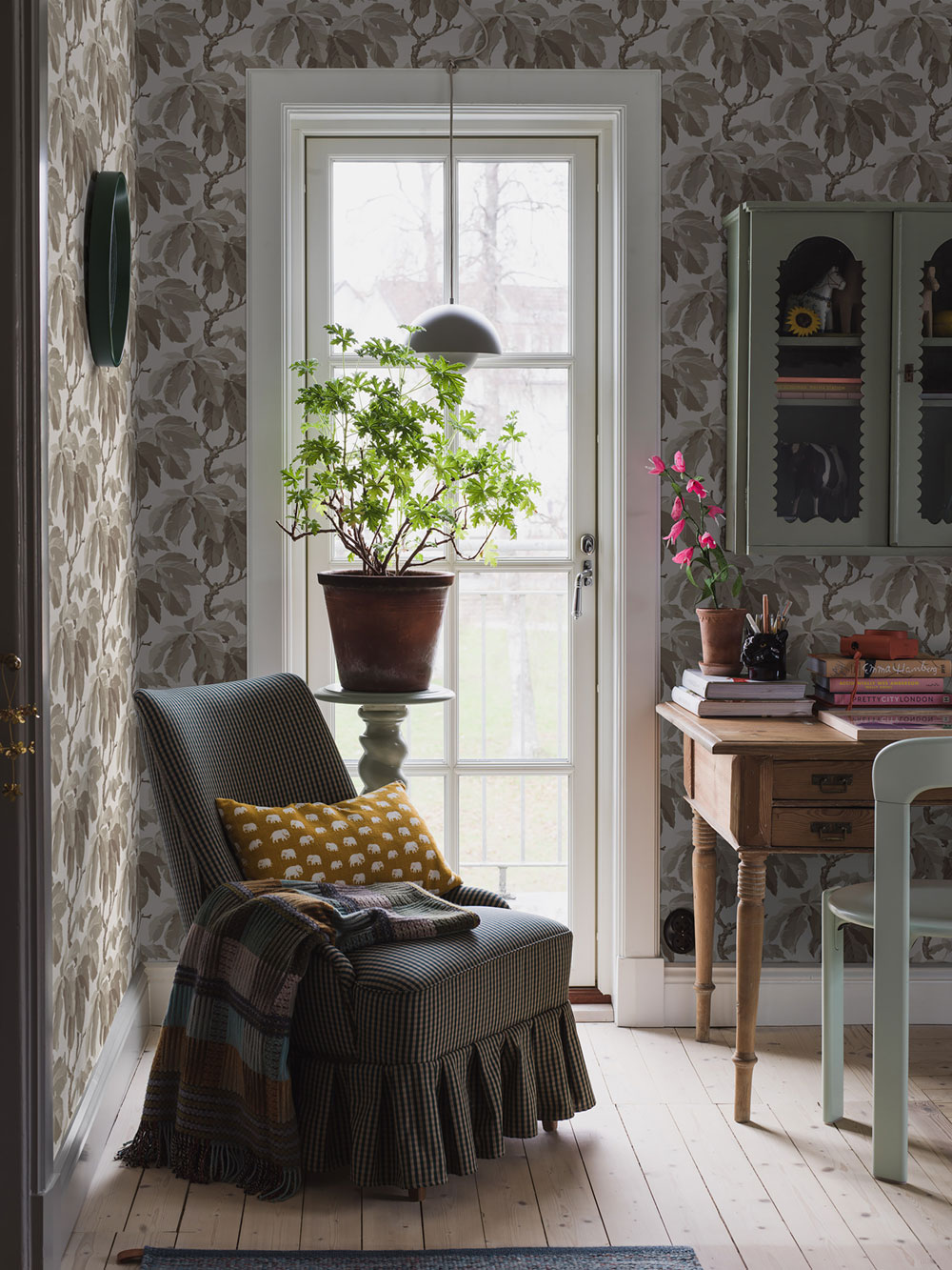 Tapeta na stenu, hnedo-béžová, listy, 4840, New Heritage, Borastapeter